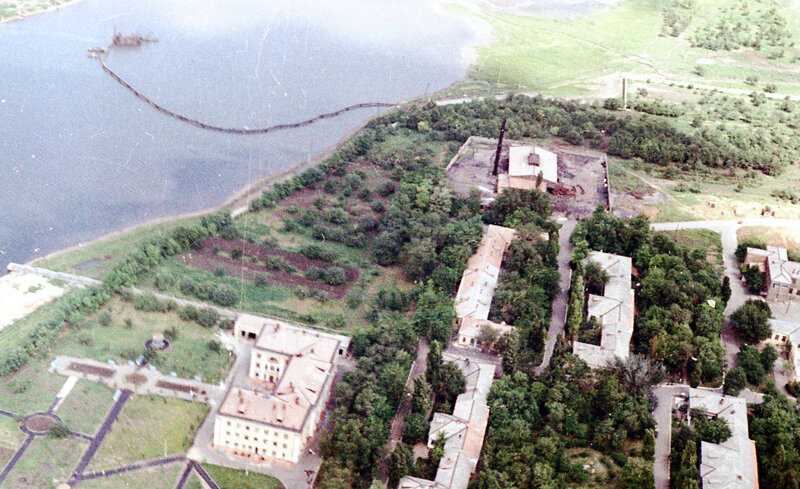 Кальмиусское водохранилище и больница Калинина