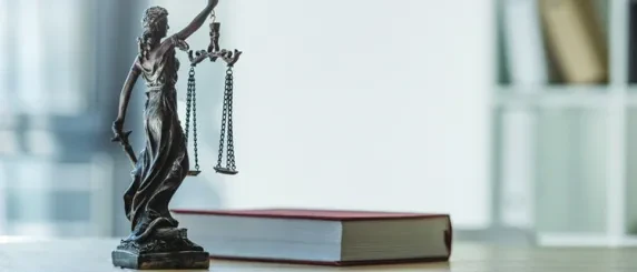 Решение суда о признании права муниципальной собственности на бесхозяйное нежилое помещение первого этажа нашего дома.
